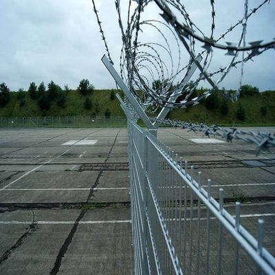Factory price galvanized and pvc coated anti climb security airport fence prices