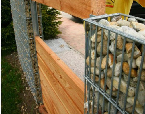 正方形はポリ塩化ビニールが金網の塀に塗った溶接された金網の二重鉄条網の幅0.9-2.5mに電流を通した